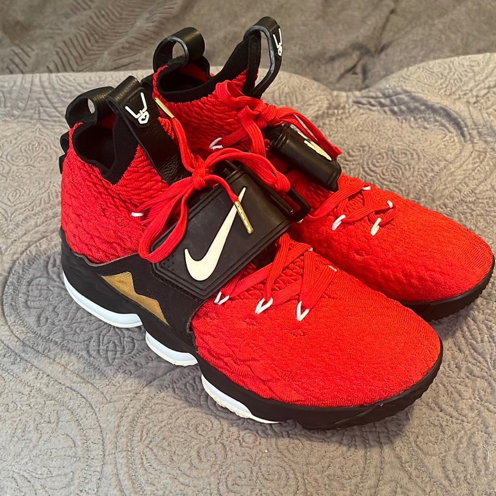 LeBron Red Diamond Turfs 🔴💎⚫️ Red&Black,size10 worn 1 time!